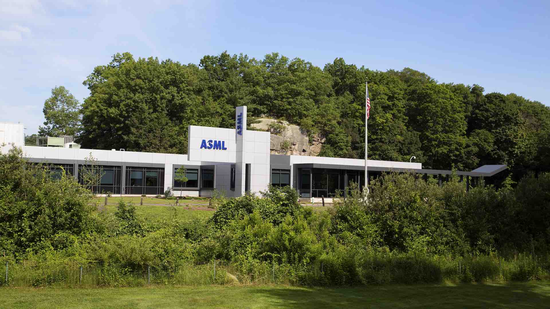 Dutch government expands export controls on ASML machines